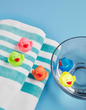 Load image into Gallery viewer, Light Up Duck Bath Toy Set
