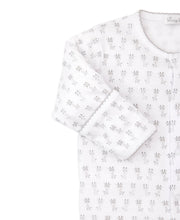 Load image into Gallery viewer, Giggling Giraffes Print Footie - Silver
