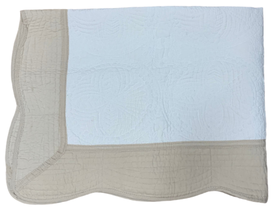 Scalloped Quilt - White with Beige Border
