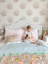 Load image into Gallery viewer, Reversible Quilt - Manceau Mansion / Hot Air Balloon
